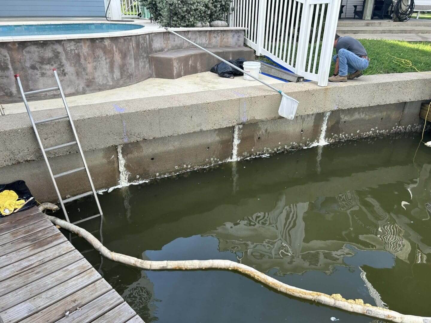 C.A.T.FOAM sealing leaking concrete bulkhead joints with polyurethane foam injection and water boom containment